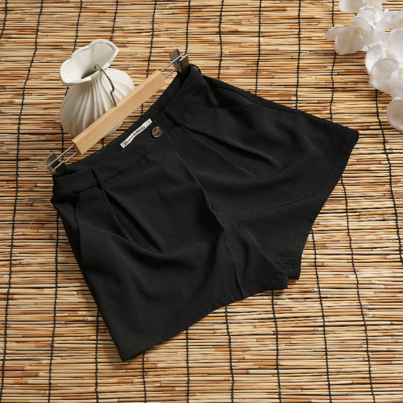 Casual loose shorts