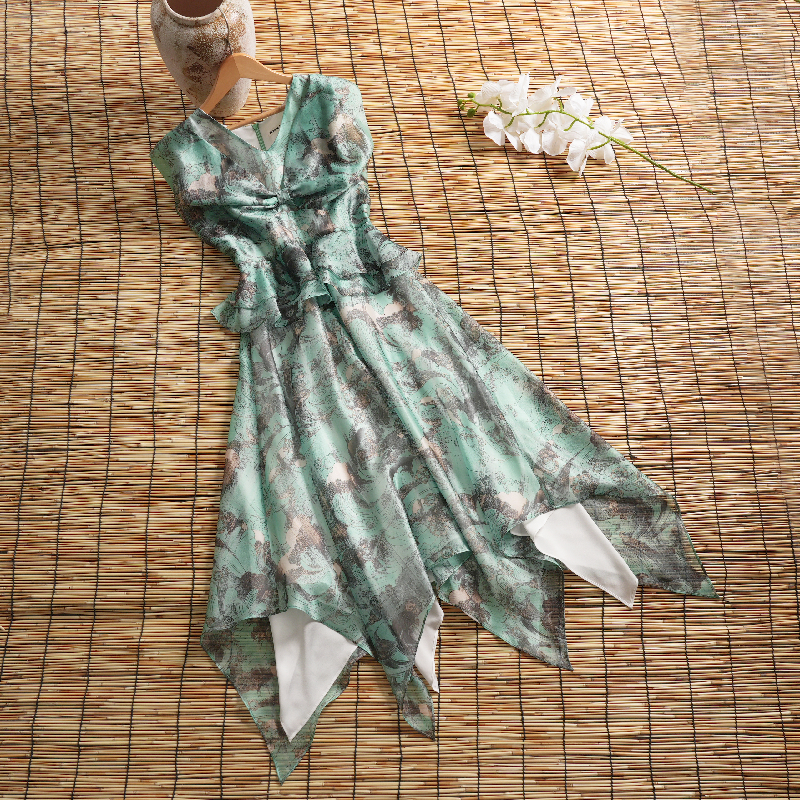 V-neck Waist-cinching Ruffle Design Irregular Hem Dress