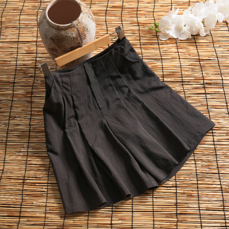 Pleated Loose Shorts