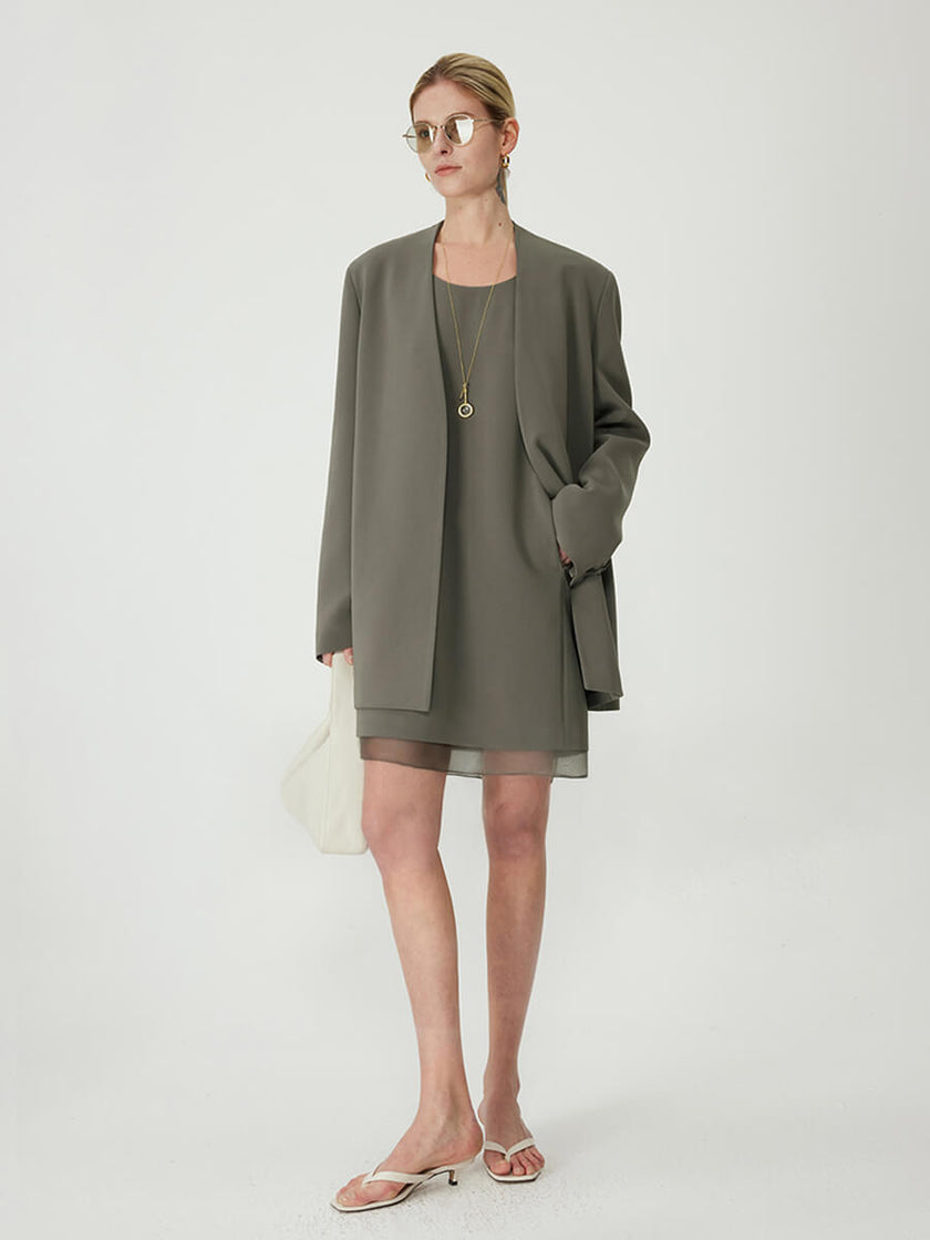 Collarless_Thin_Shoulder_Pad_Back_Split_Blazer_7