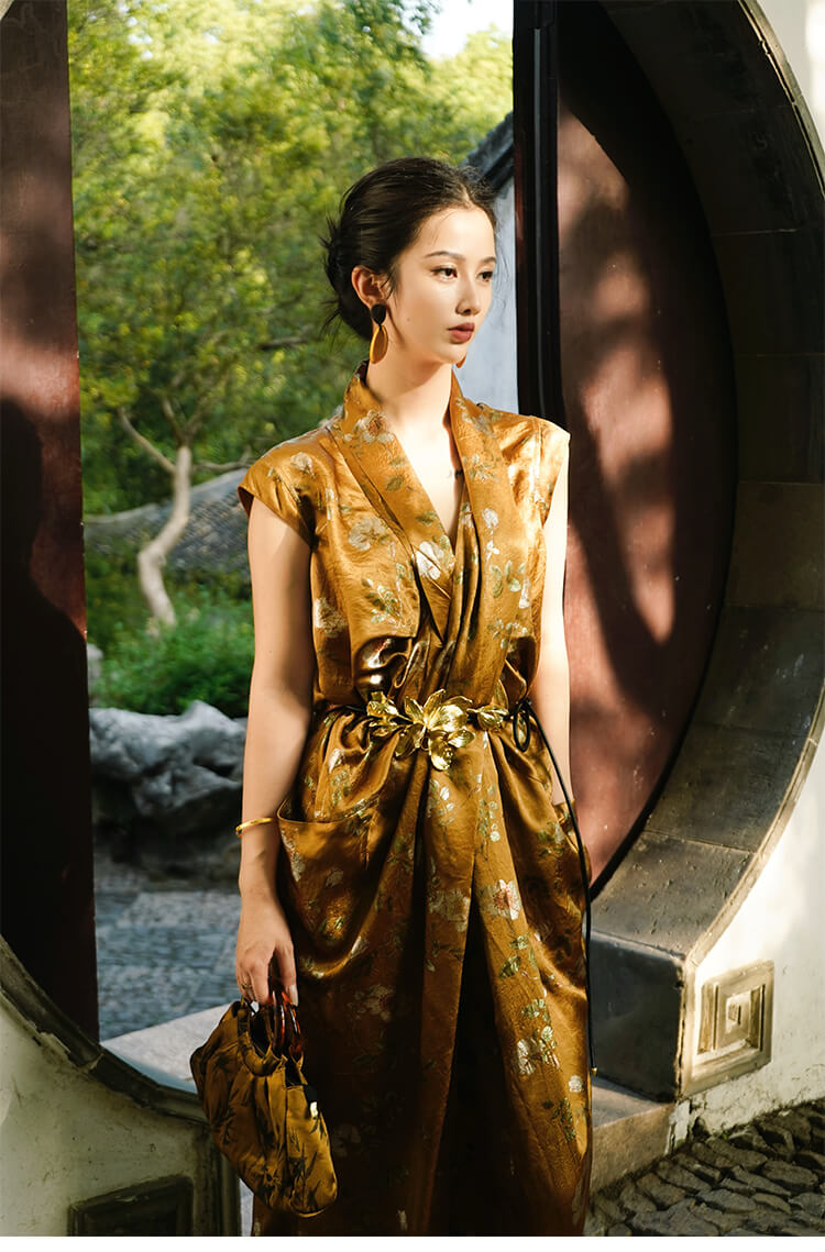 Gilded_Flower_Belt_Floral_Midi_Dress_3