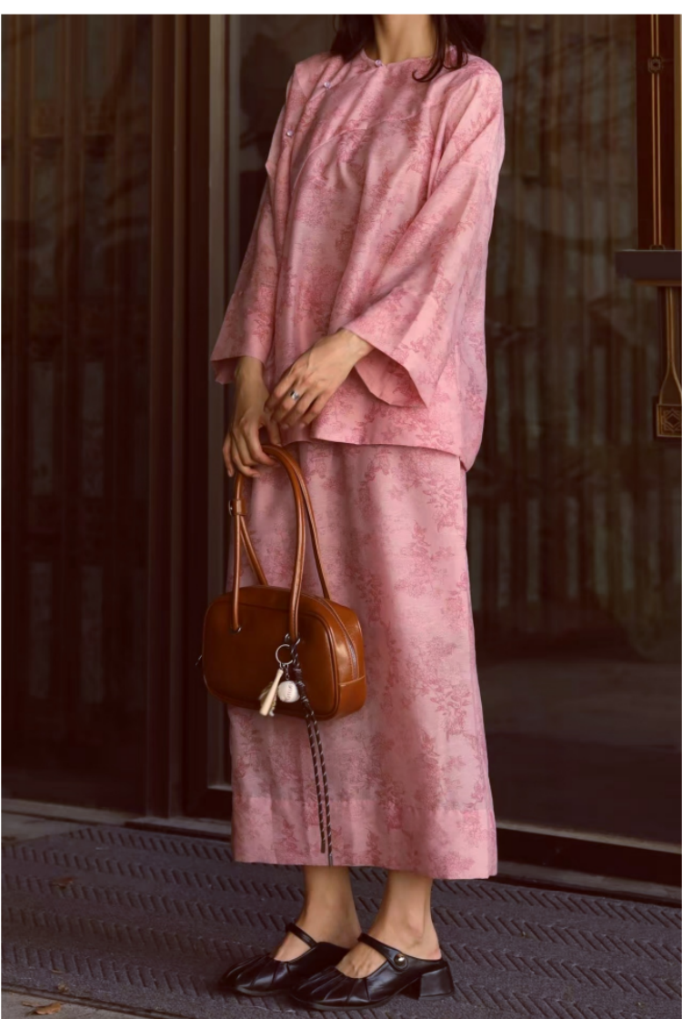 Round_Neck_Side-Panel_Wide-Sleeved_Top_and_Double-Layer_Skirt_Set_7